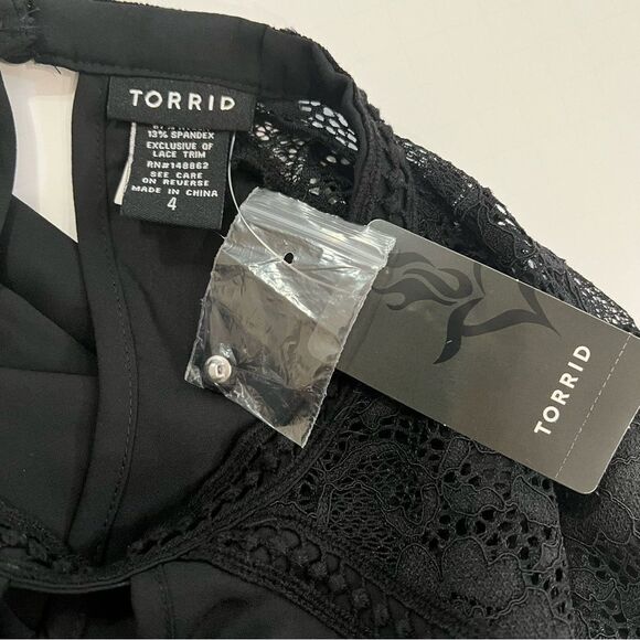 Torrid Chiffon Keyhole Neck Lace Shoulder Bell Sleeves Size 4 Top - Picture 10 of 11